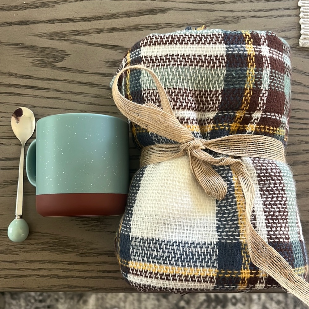 Blanket and mug gift set